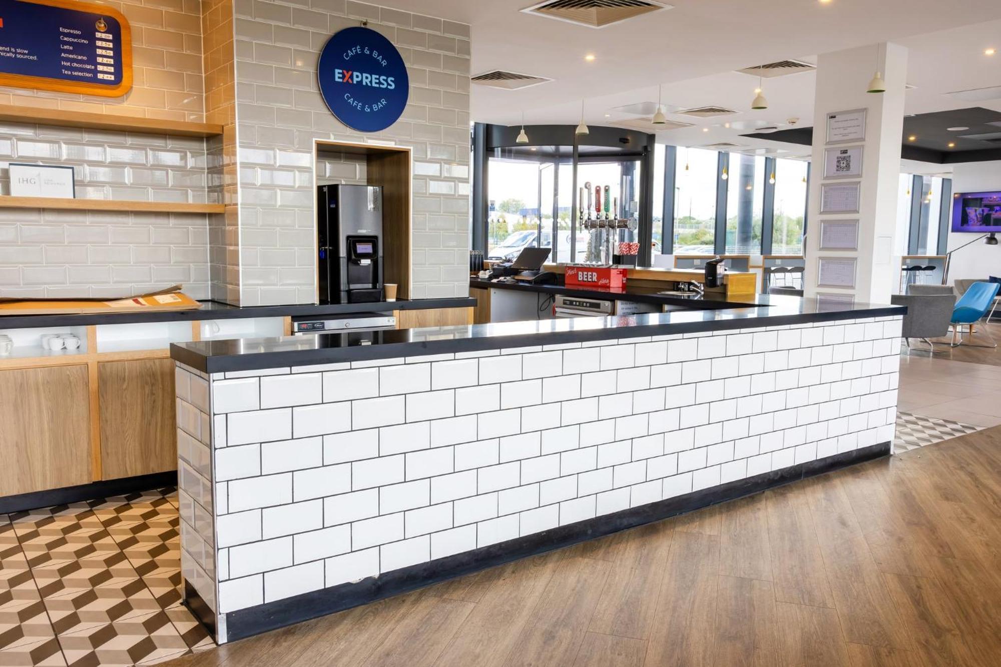 Express - Manchester - Traffordcity By Ihg Hotel