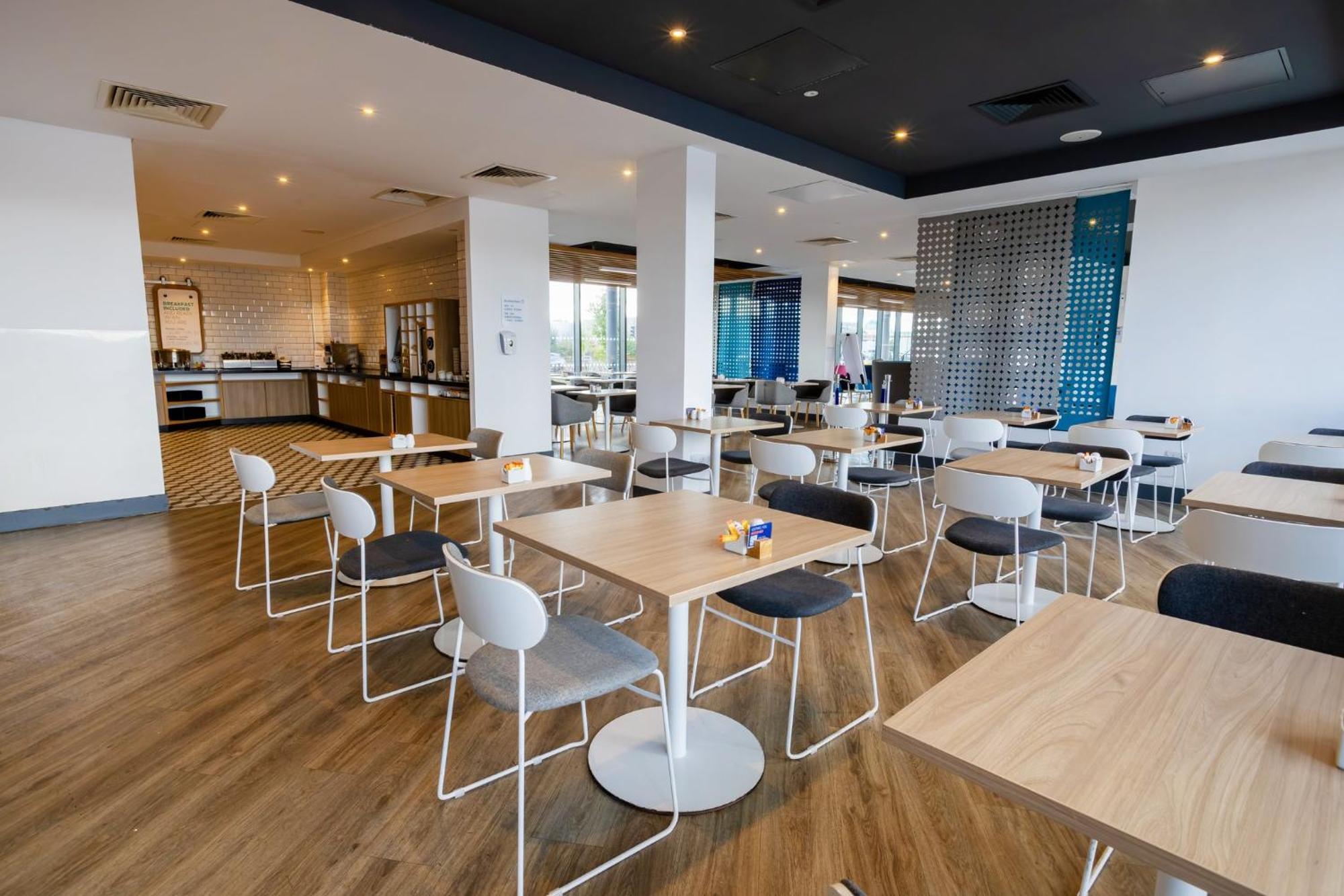 Hotel Express - Manchester - Traffordcity By Ihg 3*